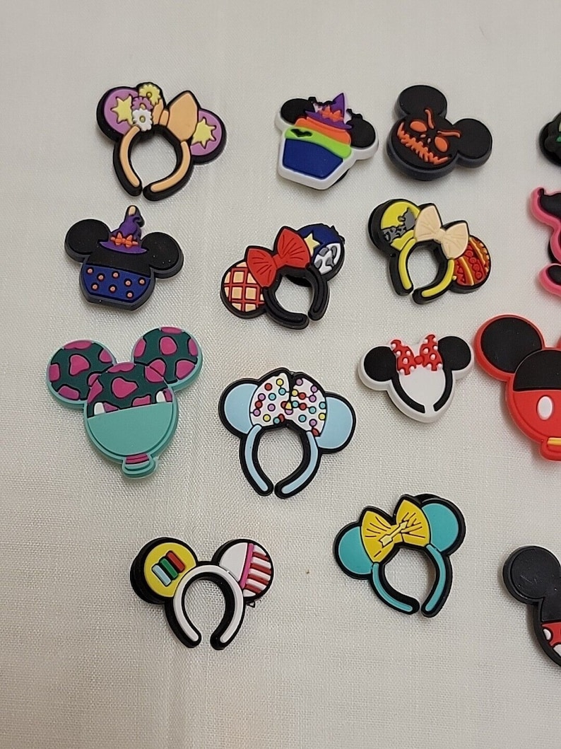 Disney Mickie & Minnie Mouse Character Shoe Charms Baby Yoda Lot of 25 image 2