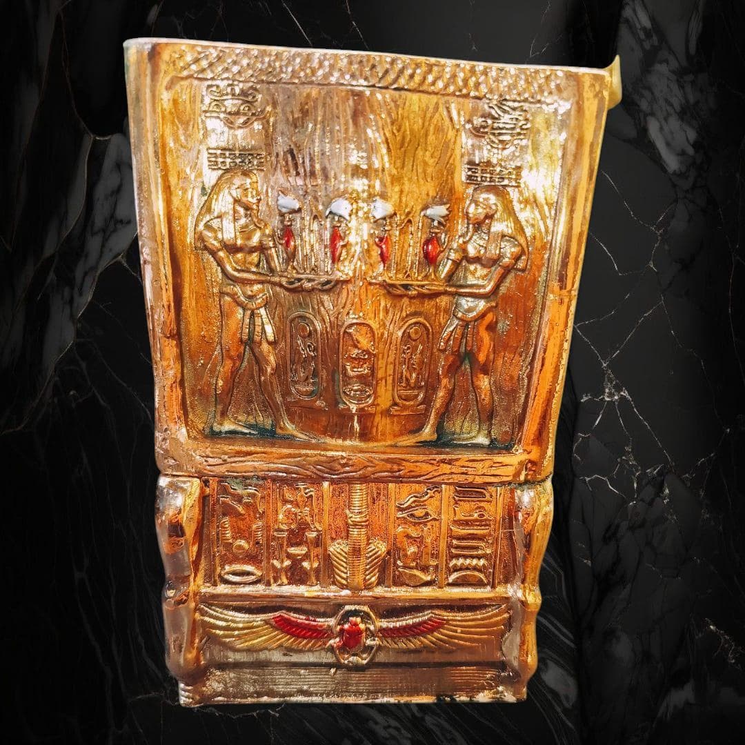 豪華なアンティーク古代エジプト王室の椅子、黄金のファラオの玉座の