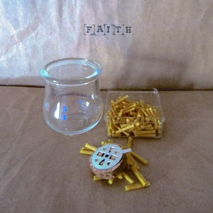 Ortodoxt oljekoppset: Bivaxvekar, glaskopp och korkflott