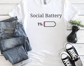 Schattig sociaal batterij shirt, schattig introvert shirt, laag sociaal batterij shirt, batterijduur van een introvert, grappig introvert shirt, cadeau voor hem