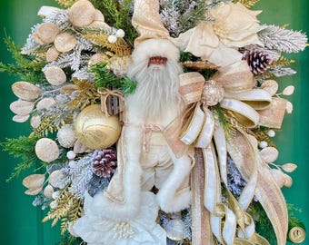 Kerstkrans met de Kerstman voor de voordeur