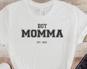 Boy Momma Tee|Boy Mom Shirts|Boy Mama TShirt|Mama von Jungen Tee|Geschenk für Mama|Individuelle Mama Shirt|Geschenk für sie|Muttertag Shirt|Benutzerdefiniertes Datum