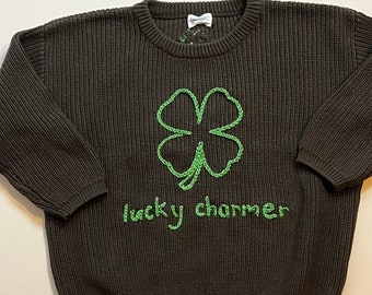 Pull brodé à la main pour bébés et tout-petits de la Saint-Patrick|Porte-bonheur|Col rond en coton|Cadeau de baby shower|Pull trèfle