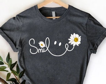 Daisy Smile Face Shirt,Daisy Flower Smile Tshirt, Summer Women Gift Tee,Daisy Women's T shirt, Floral Gift For Women,Mom Trendy Flower Shirt