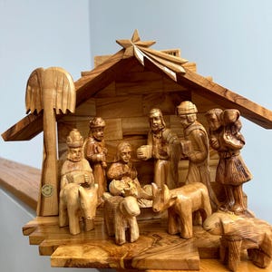Vintage hand carved nativity scene (14 pieces) - Olive wood, made in Bethlehem, 1980s