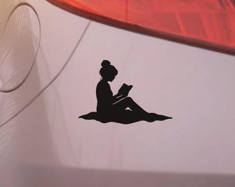 Sticker silhouette fille lisant | autocollant en vinyle pour amoureux des livres | Noir mat, blanc