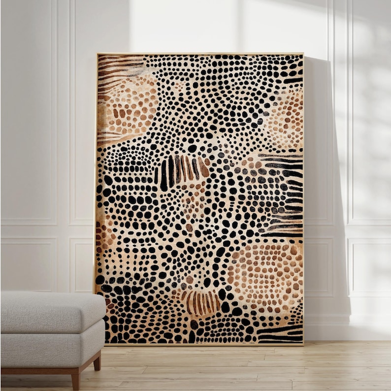 K&ouml;nnte beinhalten: Abstrakter Kunstdruck mit einem Muster aus schwarzen und braunen Kreisen und Linien. Der Druck hat einen modernen und minimalistischen Stil.