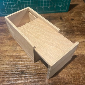 Elegant Storage Solution - Handcrafted Oak Box with Smooth Sliding Lid 5.5"x4.5"x3"