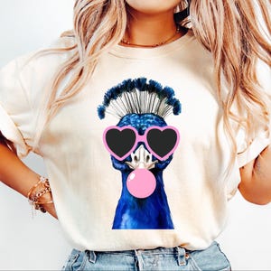 paon soufflant des bulles png paon png paon mascotte paon PNG preppy mascotte preppy PNG noir avec coeur rose lunettes chemise sublimation