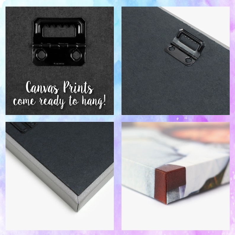 K&ouml;nnte beinhalten: Nahaufnahme eines Leinwanddrucks mit einer schwarzen Aufh&auml;ngevorrichtung auf der R&uuml;ckseite. Der Druck hat einen wei&szlig;en Rand und eine braune Ecke. Der Text "Canvas Prints come ready to hang!" ist im Bild sichtbar.