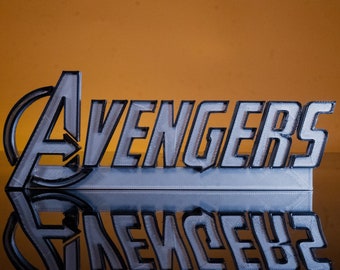 Logotipo 3D dos Vingadores para exhibición