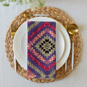 Dinner Napkins Set of 4, Multi Purple Crochet Design Triangle Patterns, Housewarming Gift Ideas, Practical Last Minute Tableware Gifts bild 2