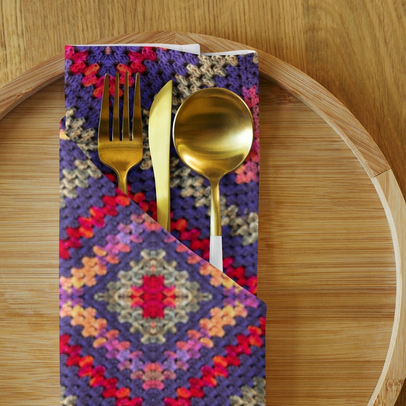 Dinner Napkins Set of 4, Multi Purple Crochet Design Triangle Patterns, Housewarming Gift Ideas, Practical Last Minute Tableware Gifts bild 6