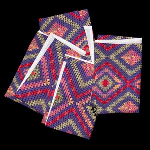 Dinner Napkins Set of 4, Multi Purple Crochet Design Triangle Patterns, Housewarming Gift Ideas, Practical Last Minute Tableware Gifts bild 5