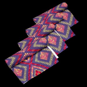 Dinner Napkins Set of 4, Multi Purple Crochet Design Triangle Patterns, Housewarming Gift Ideas, Practical Last Minute Tableware Gifts bild 3