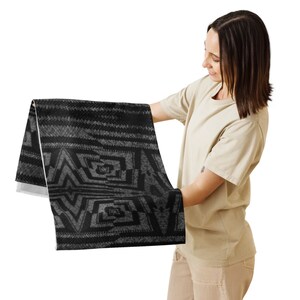 Custom Crochet Patterns, Modern Table Decor Runner, Black and Gray Design House Warming Last Minute and Practical ideas for Versatile Gifts bild 6