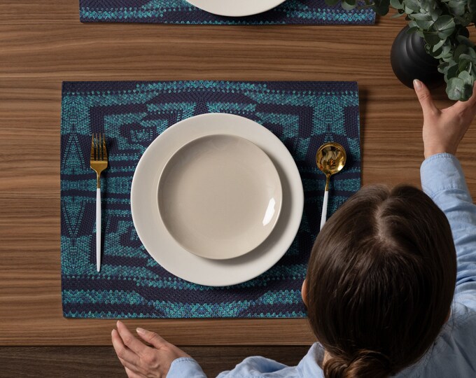 Crochet Design Decor Placemats, Set of 4 Tabletop Protection Mats, Vintage Style Spring Linen for Dining Room Table, Elegant Dinner Accents