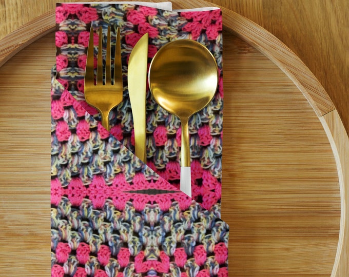 Perfect Holiday Gift - Set of 4 Tableware, Pink and White Crochet Design Napkins and Coasters, Ideal Gift for Home Decor