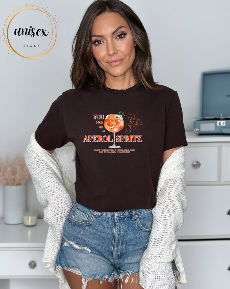 Tu m'as eu chez APEROL SPRITZ Tshirt chemise d'été parfaite pour femme, cadeau surprise pour petite amie cadeau aperol T-shirt d'été pour groupe bestie Dark Chocolate