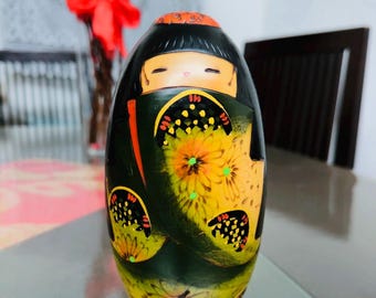 Vintage Kokeshi Doll av Miyama Keiji けいじ japansk träfigur