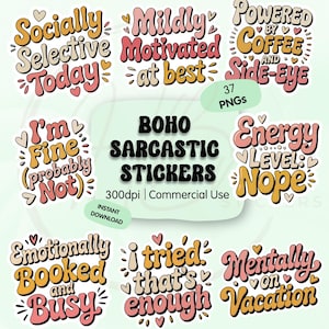 Op de afbeelding: Een verzameling boho sarcastische stickers met zinnen als "Socially Selective Today" en "Powered by Coffee and Side-Eye". De stickers zijn in verschillende kleuren, waaronder perzik, geel en wit, met een retro lettertype. De afbeelding bevat ook de tekst "37 PNG's" en "Instant Download".