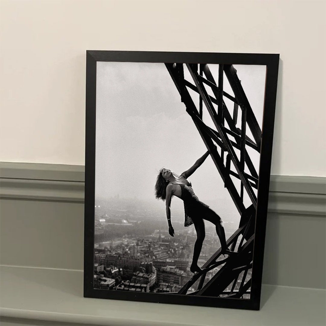 Tina Turner en la Torre Eiffel Póster Etsy México