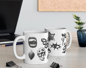 Kubek z symbolami tatuażu grunge | Czaszka, róża, motyl, gwiazda, serca