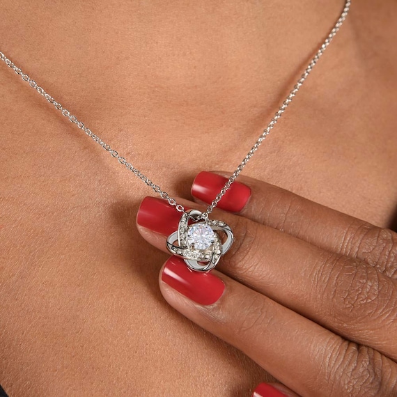 Collana con nodo d'amore, Collana con ciondolo con nodo d'amore con Collana con nodo d'amore, Collana con ciondolo con nodo d'amore con