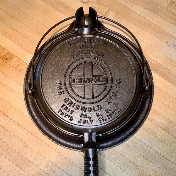 Griswold No. 8 Waffle Iron Bail Handle Low Base