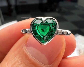 Emerald gemstone Heart shape Silver woman's Ring, New design 925 Sterling Silver Ring, gift for her