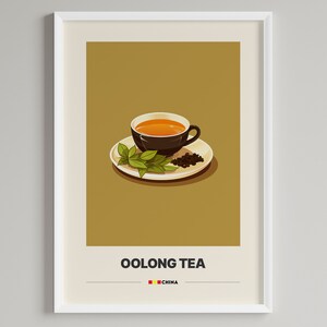 Könnte beinhalten: Ein Poster mit braunem Hintergrund, auf dem eine Tasse Oolong-Tee auf einem Untersetzer mit Teeblättern und ein paar Teebohnen zu sehen ist. Der Text "OOLONG TEA" ist in Schwarz am unteren Rand des Posters gedruckt, darunter steht in kleinerer Schrift "CHINA".