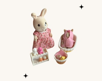 Set de baño para bebés Calico Critters de Sylvanian Families con madre y cría de conejo blanco