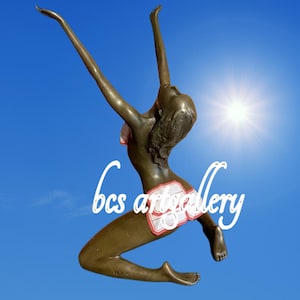 Surreale Bronze Skulptur nach Dali - Abstrakte und modernistische Frauenfigur Bronzestatue - Sinnliche Bronzeschönheit