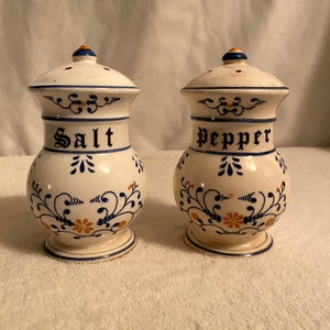 Vintage Royal Sealy Herritage Salt & Pepper Shakers