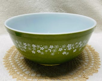 Vintage  Pyrex  Nesting Mixing Bowl - Spring Blossom - Crazy Daisy - Green 2.5 L