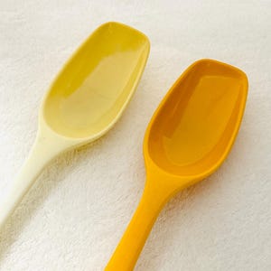 Vintage Foley Kitchen Utensils Set – 2 Plastic Serving Spoons Yellow & White – Mid Century Kitchenware – Retro Cooking Utensils
