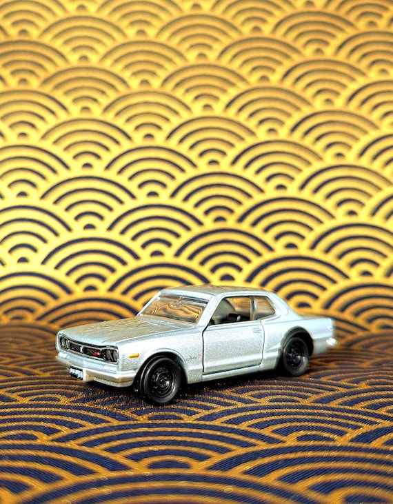 超レアな昔のバンダイのビンテージカー日立電気 LV-N54d 日産 スカイライン バン 1600 デラックス（日産サービス）72年