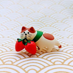 Charming Japanese Cat Figurine Kawaii Neko-san with Strawberry – Unique Cute Collectible from Japan