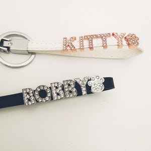 Llavero personalizado especial Nombre personalizado Llavero bling Rhinestones Carta Joyería de cumpleaños Regalo para mujeres Niñas amiga brillo mascota gato perro