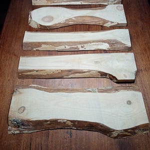 Live Edge Wood Board Pine: Rustikt återvunnet trä, andra användning