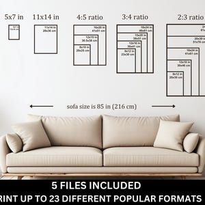 Pode incluir: Uma parede branca com um sof&aacute; na frente. A parede tem um diagrama mostrando diferentes tamanhos de impress&atilde;o para obras de arte, incluindo 5x7 polegadas, 11x14 polegadas, propor&ccedil;&atilde;o 4:5, propor&ccedil;&atilde;o 3:4 e propor&ccedil;&atilde;o 2:3. O texto "tamanho do sof&aacute; &eacute; 85 polegadas (216 cm)" est&aacute; abaixo do diagrama. O texto "5 ARQUIVOS INCLU&Iacute;DOS" e "IMPRIMIR AT&Eacute; 23 FORMATOS POPULARES DIFERENTES" est&aacute; abaixo do sof&aacute;.