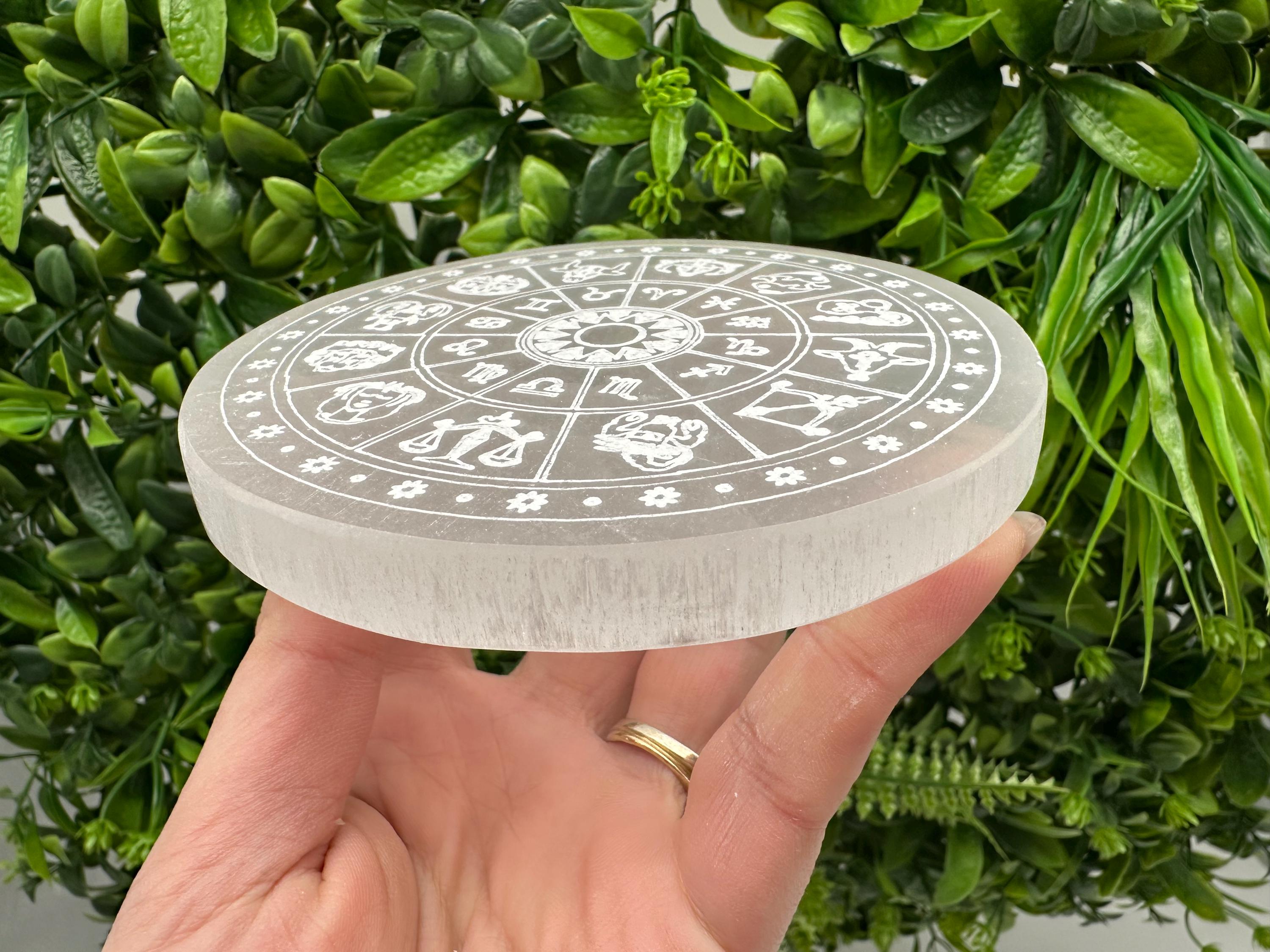天然セレナイト星座ディスク（12cm）：彫刻入りクリスタル装飾 - Etsy 日本