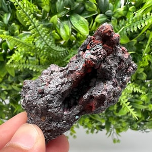 Iriserend goethiet uit Spanje, goethietkristal, iriserend kristal, mineraalmonster, verzameling, verzamelaars, regenbooggoethiet, clusters