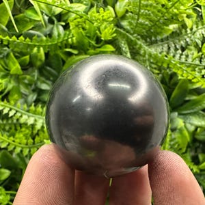 Shungite Sphere 4cm.Shungite Crystal Sphere,Healing Crystal,Highly Energetic Metaphysical,EMF Protection,Polished Sphere,5G Protection