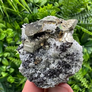 Wonderful Sphalerite,Pyrite on Quartz whit Chlorite,feom Borieva mine,Bulgaria,natural mineral,collection mineral specimen,gift,home decor