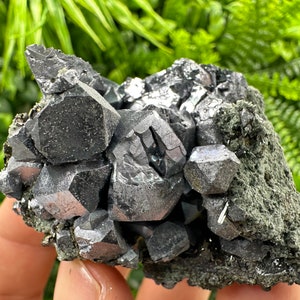 美しい光沢のある方鉛鉱、緑泥石、天然ミネラル、お土産、クリスタル、ギフトコレクション、石、ホームデコレーション、ミネラル、ブルガリア、ボリエヴァ鉱山