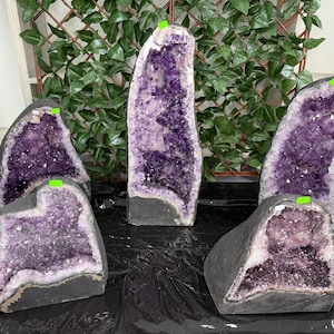 Grote amethistgeode, mineraal exemplaar uit Brazilië, paarse kwarts