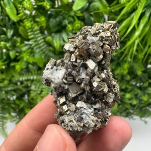 Transparent Quartz whit Rainbow Pyrite Djurcovo Laki Bulgaria natural minerals souvenir crystal stone gift minerals collection rock