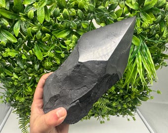 Torre Neutralizadora de EMF Grande em Shungita: Decoração de Cristal para Proteção Energética (20 cm, 1500 g)