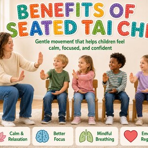 K&ouml;nnte beinhalten: Eine Frau und f&uuml;nf Kinder praktizieren Seated Tai Chi. Das Bild zeigt den Text "BENEFITS OF SEATED TAI CHI" in bunten Buchstaben. Der Text darunter lautet: "Gentle movement that helps children feel calm, focused, and confident."
